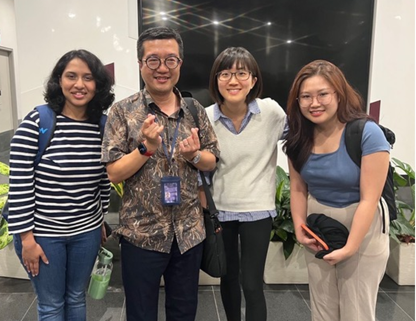 Chern Cheng with Associate Professor of Accounting Yuanto Kusnadi and her classmates