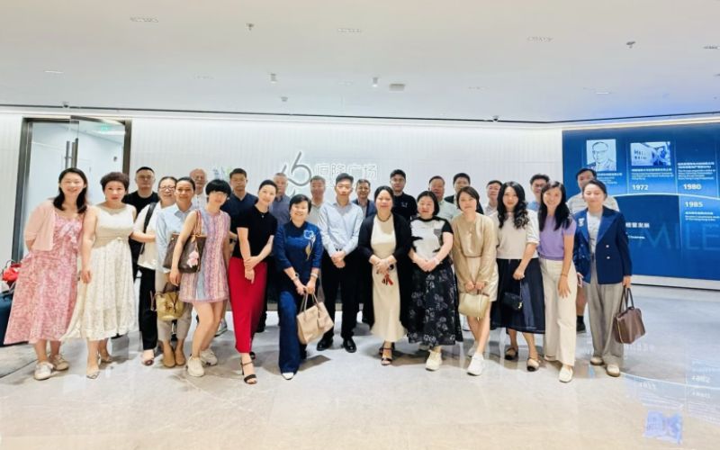 走进校友企业，链接企业实践&mdash;&mdash;SMU-ZJU DBA师生参访杭州恒隆广场与金石资源